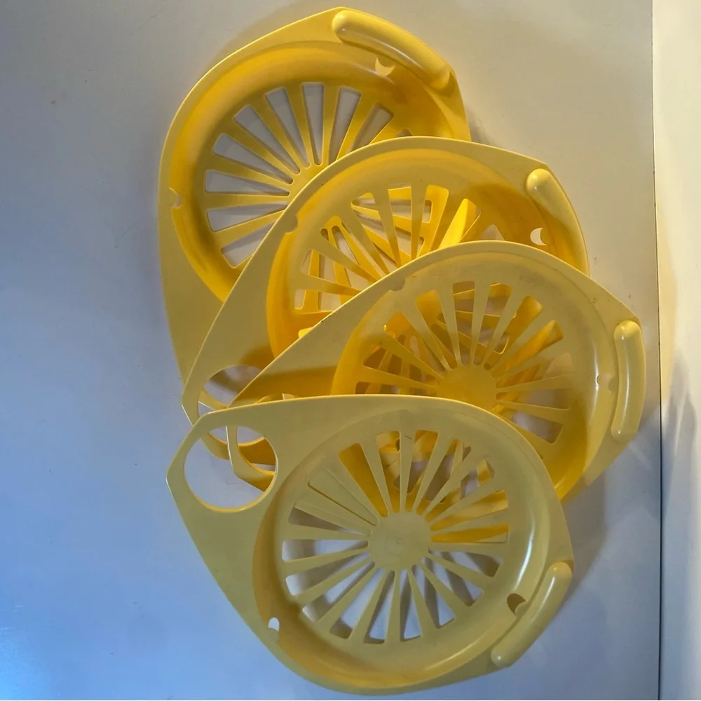 Set of 4 Vintage Frem Corp. Yellow Plastic Plate & Cup Holders Picnic BBQ Trays